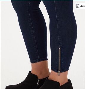 torrid Super Soft Bombshell Skinny Jeans, Size 18T